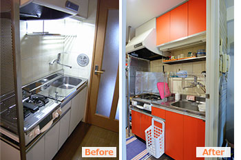 （左）Before　賃貸物件ではおなじみの白ベースのキッチン（写真提供：セシーズイシイ）／　（右）　After 白い扉部分を赤に塗り替えることでモダンな印象に