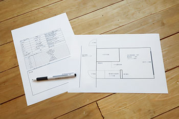 改装内容と工程を細かく記したスケジュールを作成（左）。改装箇所および内容が一目で分かる図面も自作してオーナーに提出（右）