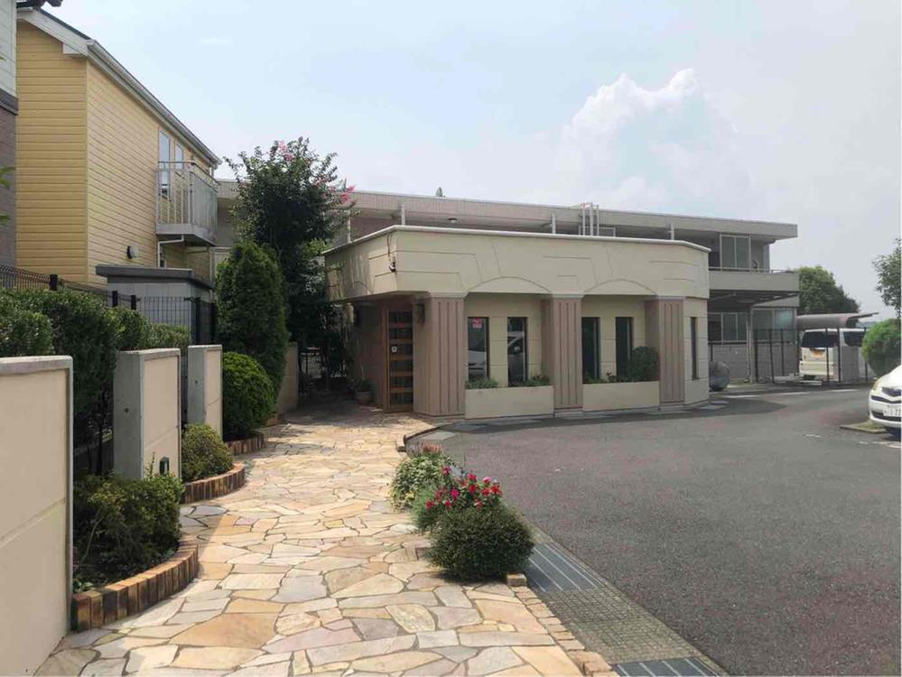 2002年築　宅配ロッカー、オートロックなど充実の共用設備！　グランレーヴ小机