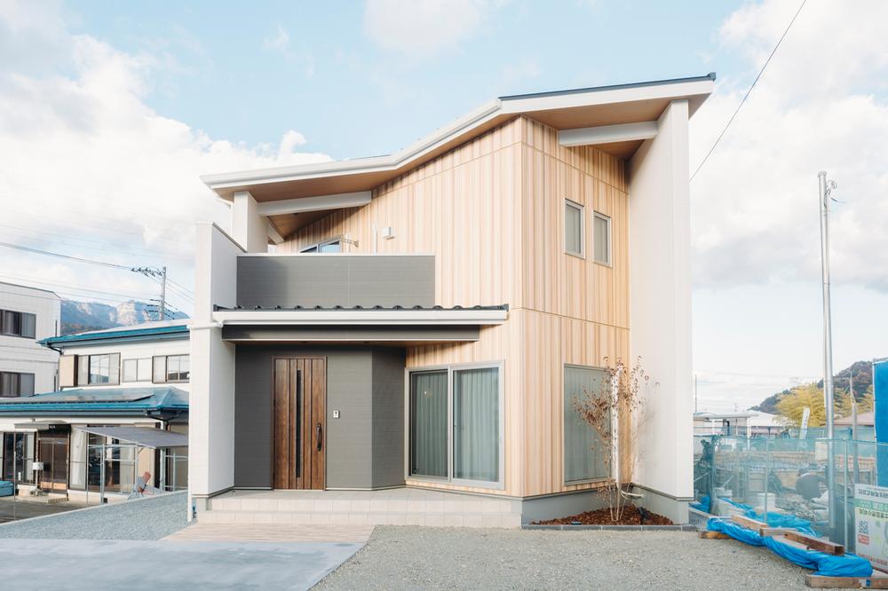 山梨県富士吉田市小明見