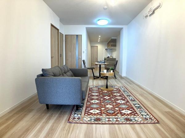 白い外観がオシャレな南ヶ丘アイリスB棟