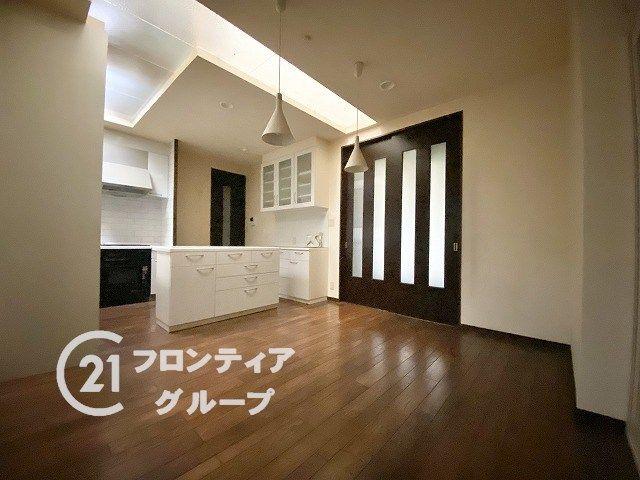 大阪府枚方市翠香園町