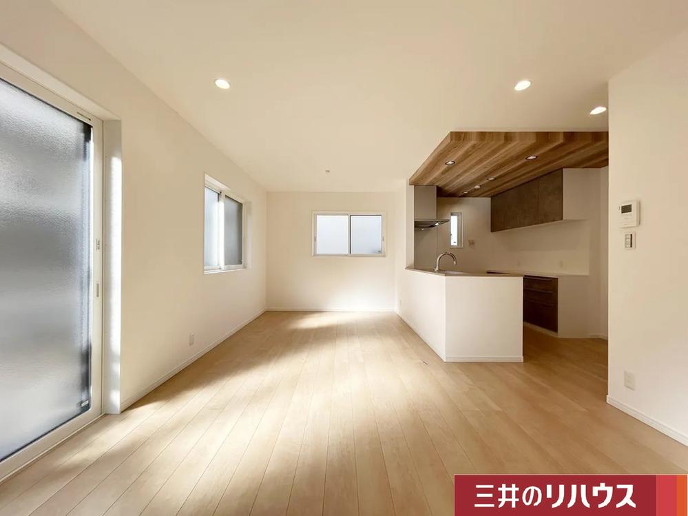 大阪府堺市西区浜寺諏訪森町西