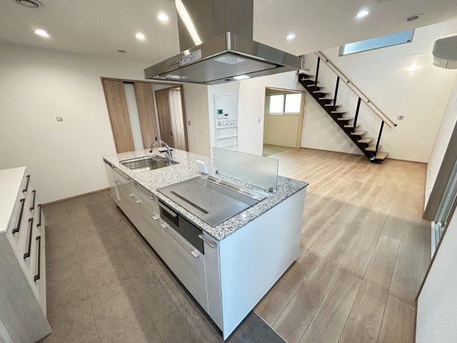 兵庫県明石市二見町西二見駅前