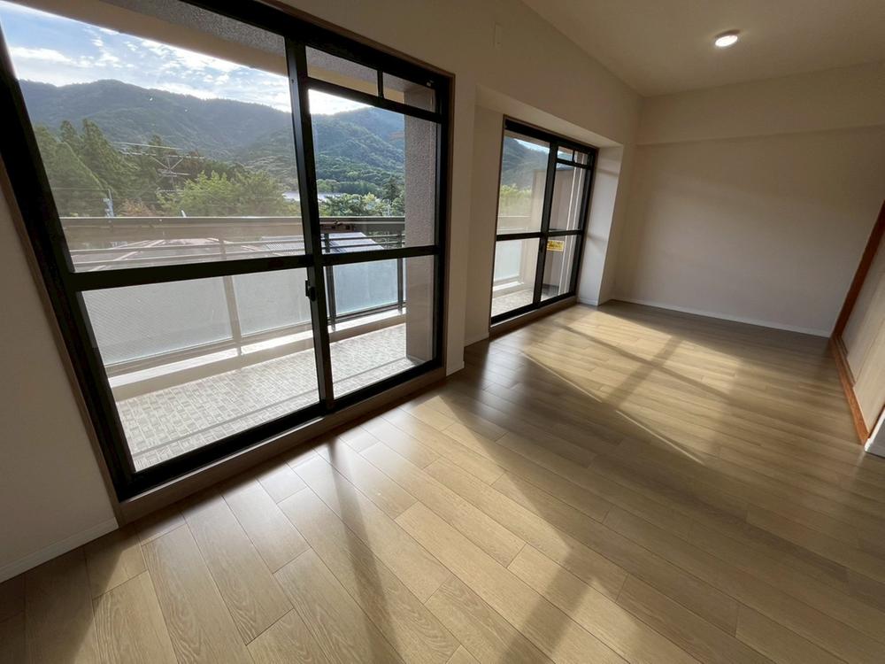 ラウンドコート京都醍醐