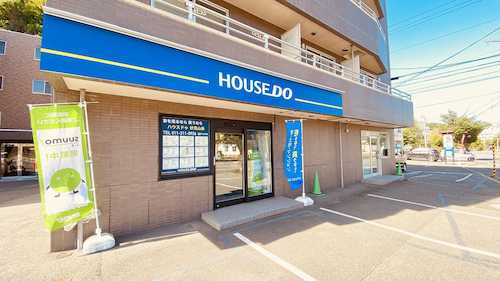 来客用駐車場は店舗前２台ございますのでそちらにお停め下さい！