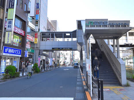 「荻窪」駅西口の出口より横断歩道を渡った場所に藤和ハウス荻窪店がございます。