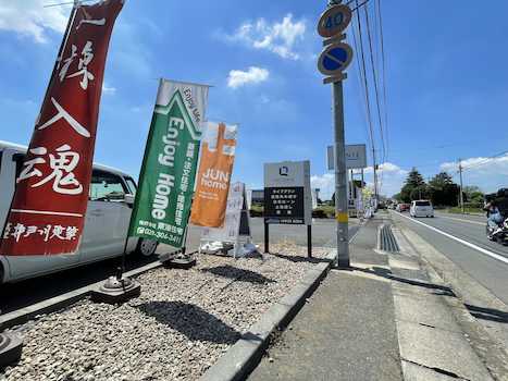 有名な【とんこつ家】さんの並び。カラフルなのぼり旗が目印です♪ぜひ、お気軽にお立ち寄りくださいませ(^ ^)