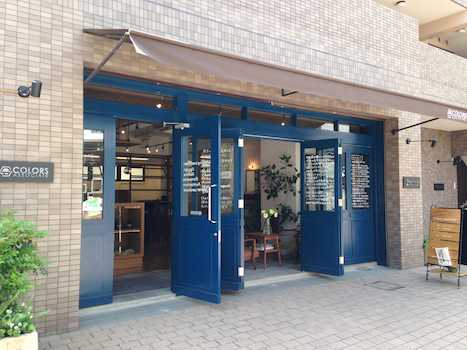 開放感のある店内で、ゆっくりとお話していただけます。店舗前に駐車スペースもございますので車でお越しいただくことも可能です。