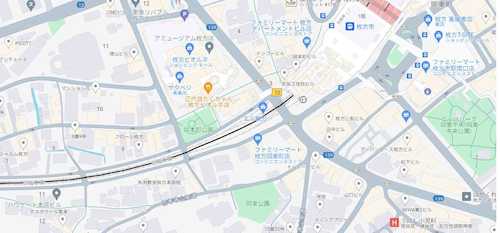 枚方市の1号線の側道に面し京阪本線「光善寺駅」より約６分の位置にあります。南中振交差点を光善寺駅方面に入ってすぐ右（店の裏側）の駐車場（ダイケン管理）が御座います。No1からNo8までを利用頂けます。