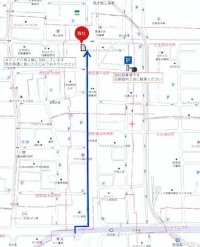 阪急京都線「西院」駅より北にまっすぐお進みください徒歩約5分で当社でございますメゾンド六角2階ですので、西大路通に面した入口よりお入り下さい