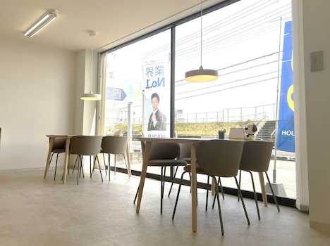 できたばかりの綺麗な店舗でお待ちしております。ぜひお越しください。